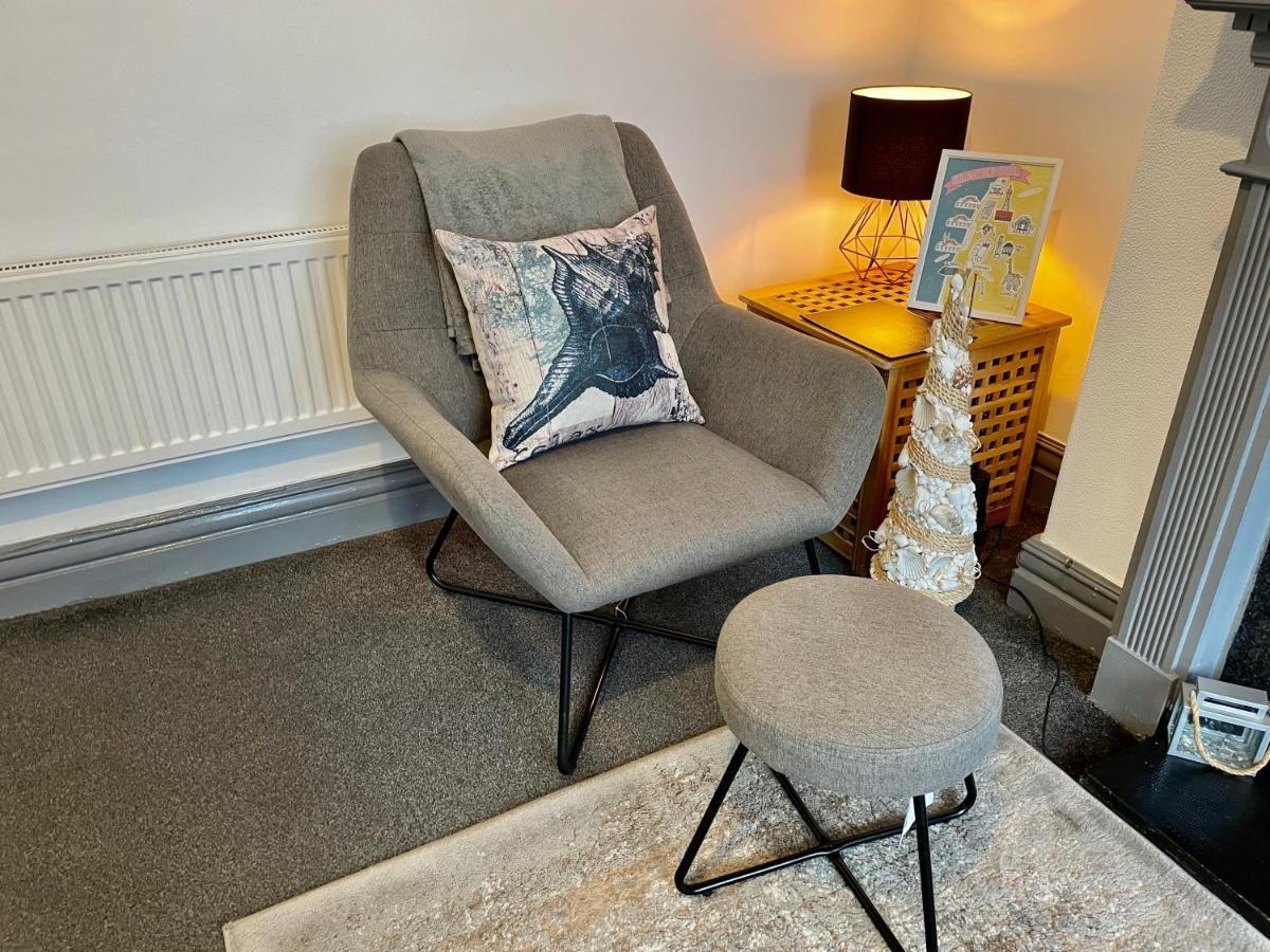 Entire Holiday Home In Blackpool With Free Parking And A Private Patio Garden Eksteriør billede