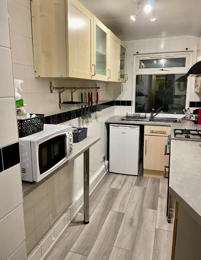 Entire Holiday Home In Blackpool With Free Parking And A Private Patio Garden Eksteriør billede
