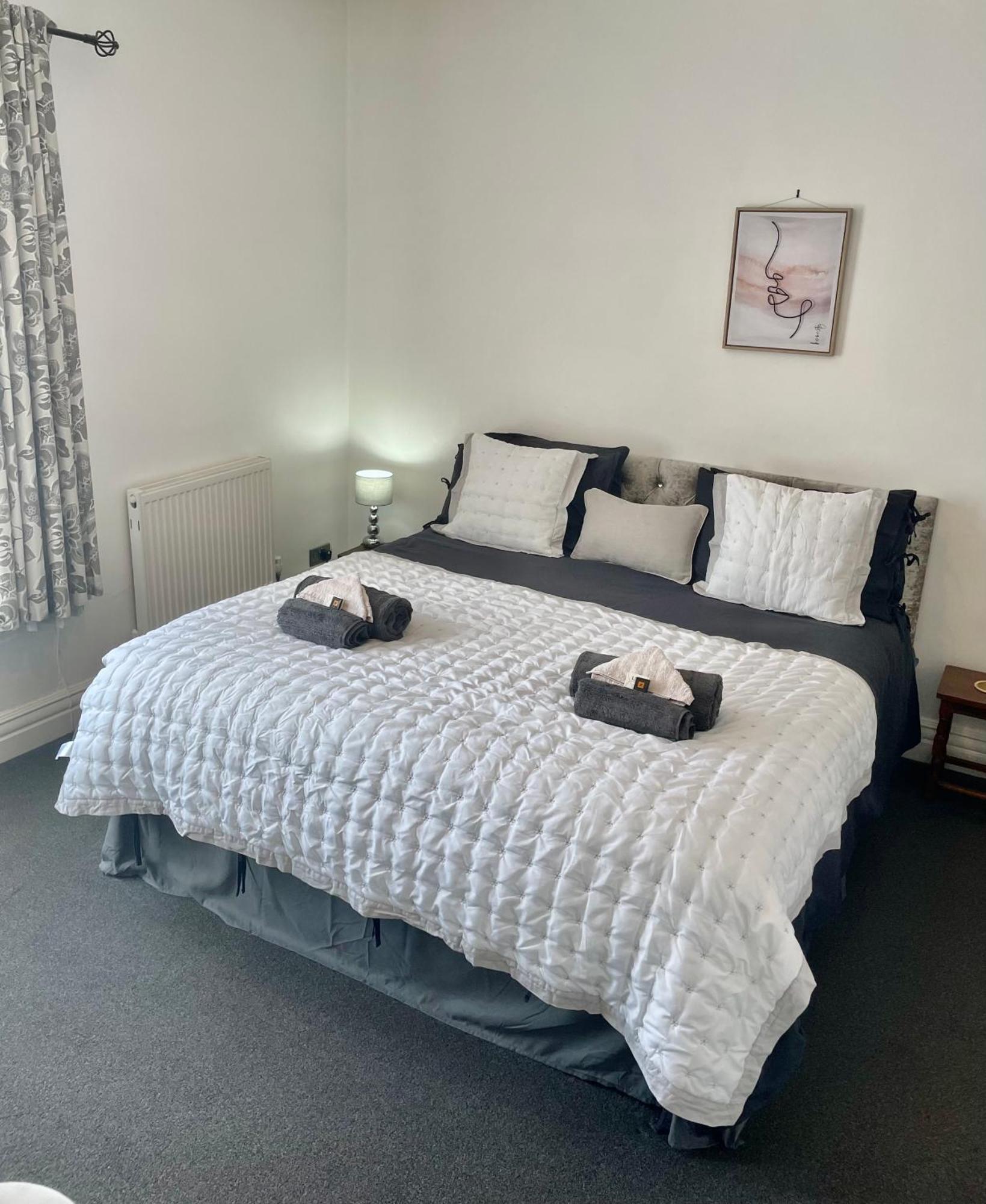 Entire Holiday Home In Blackpool With Free Parking And A Private Patio Garden Eksteriør billede
