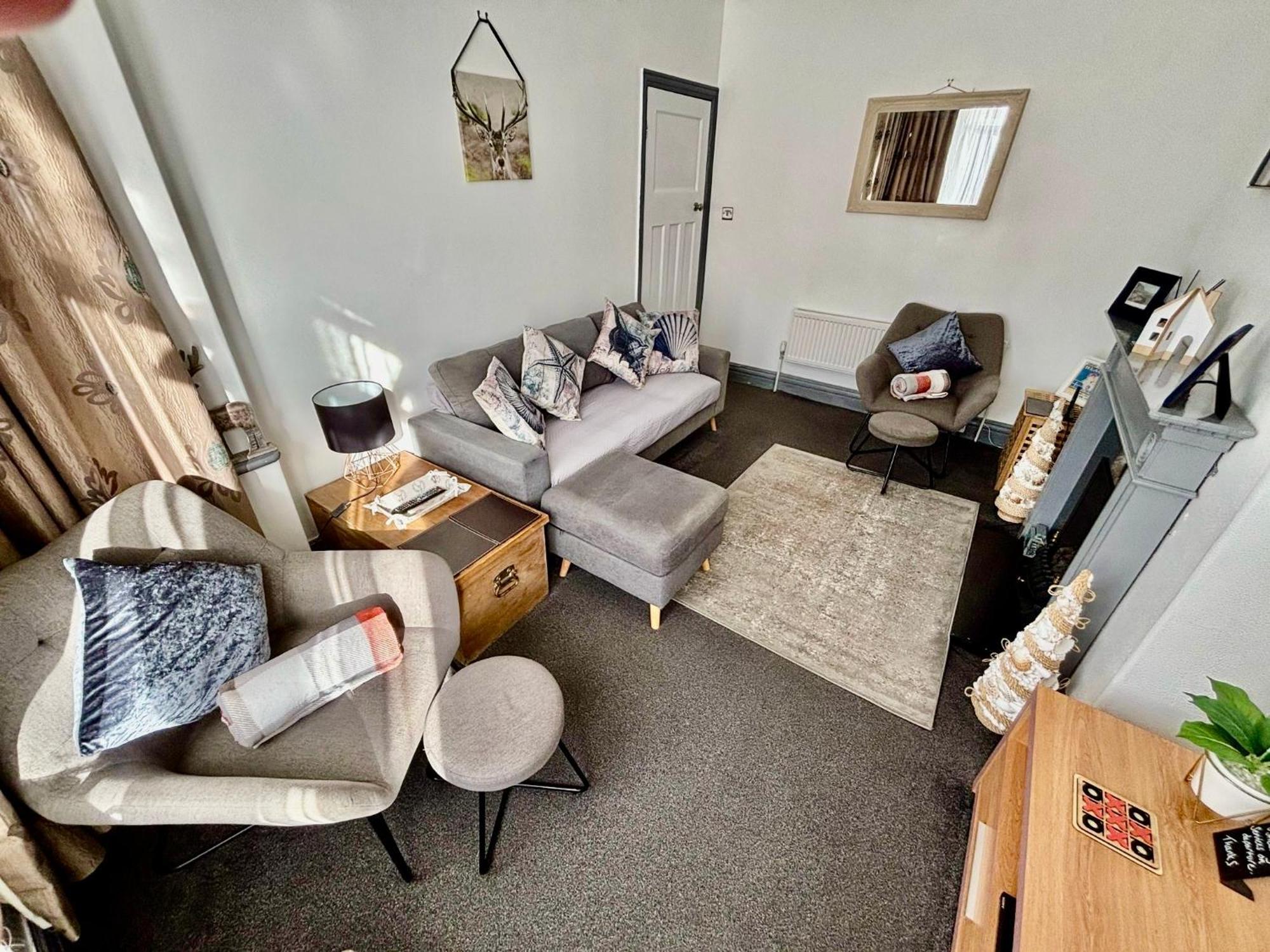 Entire Holiday Home In Blackpool With Free Parking And A Private Patio Garden Eksteriør billede